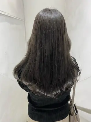 イルミナカラーとアディクシーカラーを今夜くらべてみました