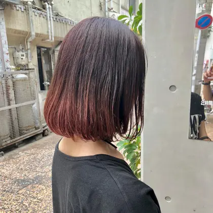 根元から毛先にかけて色が違う グラデーションカラーです ピンクブラウンからのピンクベージュです Shampooboy Flap所属 岩田 悠のヘアカタログ ミニモ