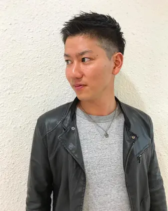 黒髪 ツーブロック ショート 短髪 メンズヘア イケメン かっこいい Crea能見台所属 小上馬 淳司のヘアカタログ ミニモ