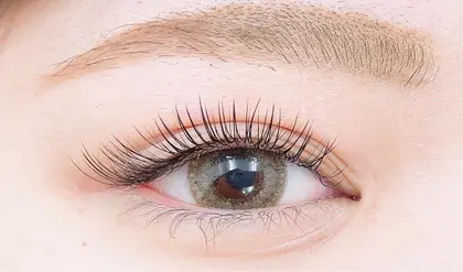 パリジェンヌ フラットラッシュ100本 パリジェンヌでしっかり自まつ毛を 立上げた後にエクステをo Vtgeyelashいわき店所属 田中 万友里の マツエクデザイン ミニモ