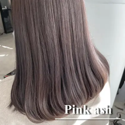 ピンクアッシュ ピンクベージュ ピンクブラウン グレージュ くすみカラー ブリーチなし F Beauty表参道所属 イヤリングカラー Yukaのヘアカタログ ミニモ