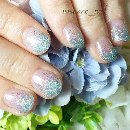 グラデーション 21年夏人気のグラデーション ラメグラデのネイルデザイン ネイルアートカタログ 29ページ目 ミニモ