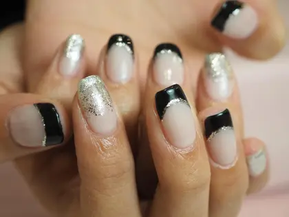 フレンチネイル スクエアで大人綺麗なお爪に Brilliant Nail所属 Brilliant Nailのネイル デザイン ミニモ