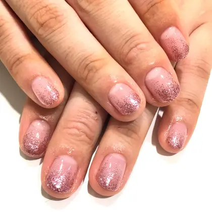 グラデーション 21年夏人気のグラデーション ラメグラデのネイルデザイン ネイルアートカタログ ページ目 ミニモ