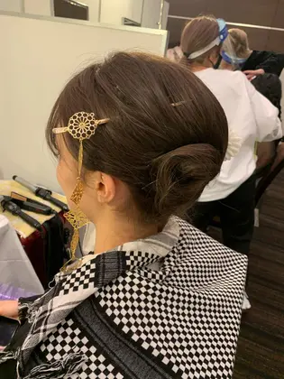 夜会巻き 21年夏人気の夜会巻きのヘアアレンジ 髪型カタログ ミニモ