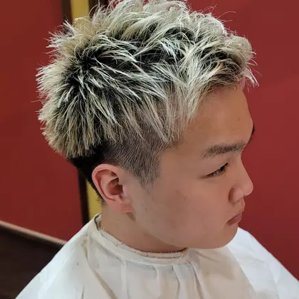 メンズのハイトーンも是非 シルバー ブルー系の色落ちで白っぽくなります Fabric所属 平山 翼人のヘアカタログ ミニモ メンズのハイトーンも是非 シルバー ブルー系の色落ちで白っぽくなります Fabric所属 平山 翼人のヘアカタログ ミニモ