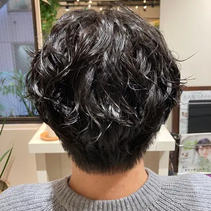 表面にしっかりとスパイラルパーマを当てて菱形っぽく セットのしやすいスタイルに Saraju 梅田店所属 西川 春奈のヘアカタログ ミニモ
