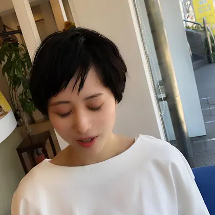 眉上バングとショートで大人ショート Akira所属 Akira 三宮店のヘアカタログ ミニモ