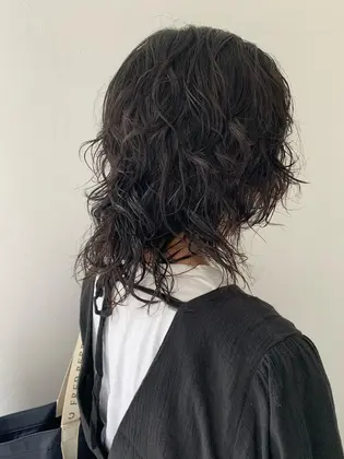 ミディアムウルフ くりくりパーマ 基本的にブリーチ毛へのパーマはお勧めしません コスメ F Beauty所属 ウルフ ボブ 山田梨奈のヘアカタログ ミニモ