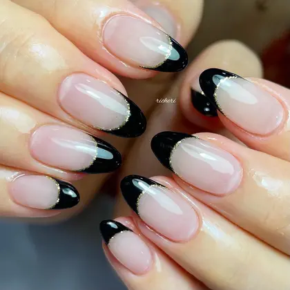 黒フレンチネイル ゴールドのラメラインもかっこいい Private Nail Salon Richeri所属 Richeri Ayaのネイルデザイン ミニモ