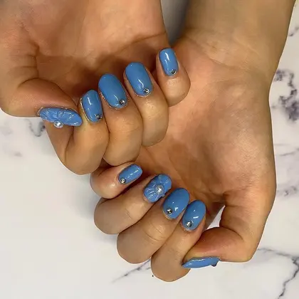 青色 21年秋人気の青色 ブルー のネイルデザイン ネイルアートカタログ ミニモ