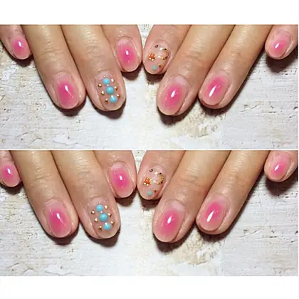 チークネイル ピンクとターコイズの組み合わせがとっても可愛いです Go Today所属 Nail Chisakoのネイルデザイン ミニモ