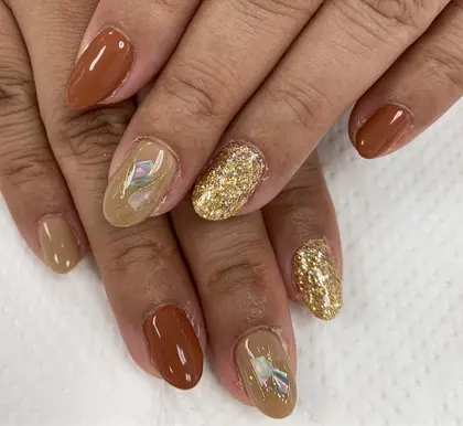 追加アートで華やかに クレームルバン所属 原 えりのネイルデザイン ミニモ