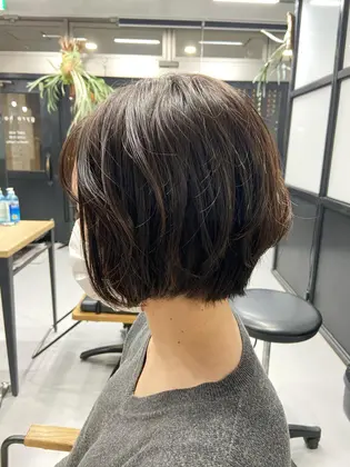 セミロングからショートボブにバッサリイメチェンさせていただきました 表面に軽くレイヤーが入ってるの Gyro Hair所属 小川 真由 のヘアカタログ ミニモ