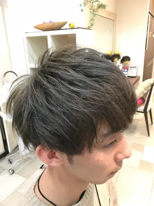 ブリーチに透け感のあるアッシュグリーンを 入れて今風に仕上げました Hair Make Ash等々力所属 美髪縮毛矯正の人 與那嶺亮介のヘアカタログ ミニモ