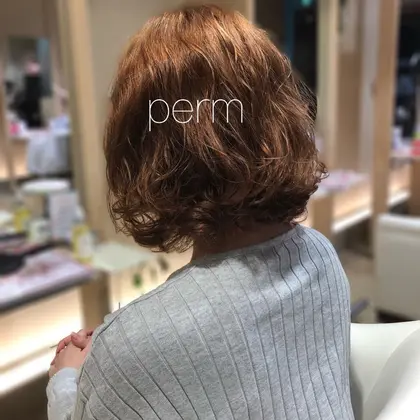 ミディアムパーマ 22年秋人気のミディアムパーマのヘアスタイル 髪型カタログ 6ページ目 ミニモ