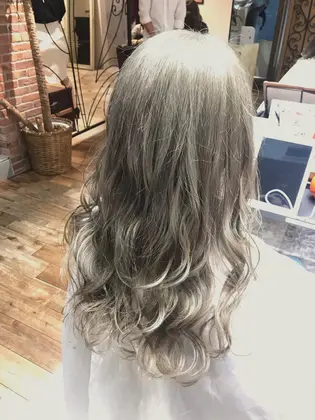 ショートはあえて根元を暗く残してもお洒落 Afloat Ruvua所属 藤原 美和のヘアカタログ ミニモ