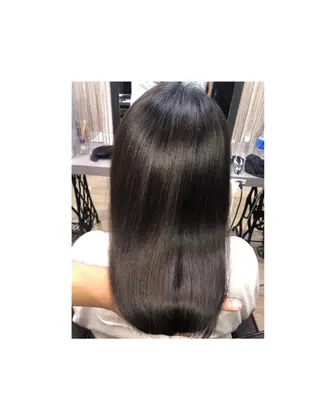 癖がなくて髪を綺麗にしたい方は 髪質改善プレミアムトリートメントがおすすめ 広がりや癖を取り 髪の病院 Blue Fin Cicero所属 シライ ケイタのヘアカタログ ミニモ