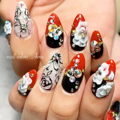 これぞ成人式ネイル 赤 黒の振袖に合わせて 私が成人式だった時のデザインに似てます 時が経つ Nail Salon Amo所属 湯座 萌子のネイル デザイン ミニモ