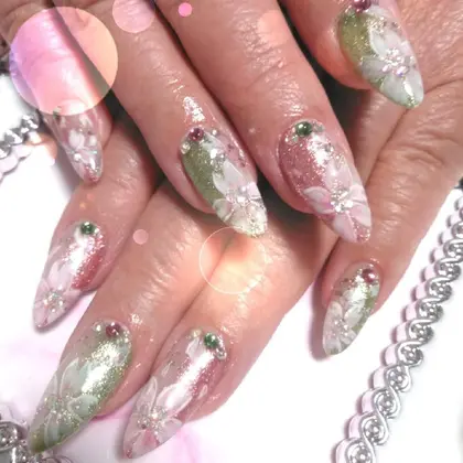 桜ネイル 21年夏人気の桜ネイルのネイルデザイン ネイルアートカタログ ミニモ