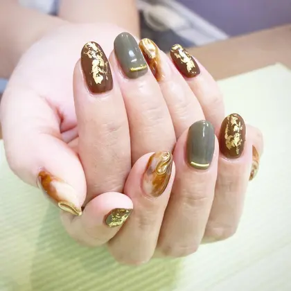 ブラウン 21年夏人気のブラウンネイルのネイルデザイン ネイルアートカタログ ミニモ