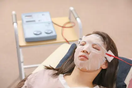 微弱電流パック パックに特殊な微弱電流を流し 肌細胞の活性化をねらいます たばた鍼灸接骨院所属 田端 彩子のエステ リラクカタログ ミニモ