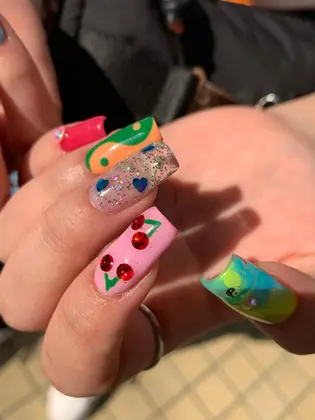 全指違うデザイン カラフル派手派手なスクエアがgal 9500 スカルプ 3500 桜花 Nail所属 桜花ネイル えーりんの ネイルデザイン ミニモ