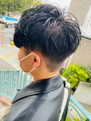 高めの刈り上げでスッキリと 春から社会人という事でカラーはブラック系で 黒染めは使用せずに仕上げ Emitas 宮街道店所属 山﨑 大暉のヘアカタログ ミニモ