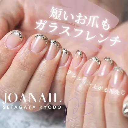 人気すぎるガラスフレンチ 短い爪でも エアジェルで自爪の伸びた部分を隠して 細めフレン Joanail ジョアネイル 所属 経堂ネイルサロン ジョア ネイルのネイルデザイン ミニモ