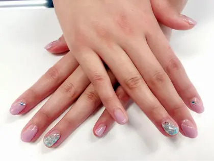 斜めフレンチです お色も2色までok ラインストーンやラメラインも無料です ジェルネイル ネイルスタジオ道玄坂所属 Hana Nailのネイル デザイン ミニモ