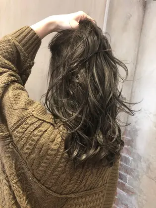 ショートはあえて根元を暗く残してもお洒落 Afloat Ruvua所属 藤原 美和のヘアカタログ ミニモ