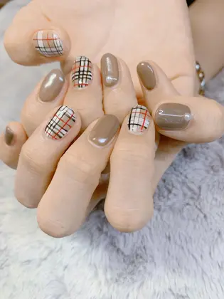 タータンチェックの秋ネイル Pipi Nail所属 Pipi Nailのネイルデザイン ミニモ