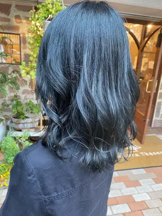 ブルーブラック 21年夏人気のブルーブラックのヘアカラー 髪色カタログ ミニモ