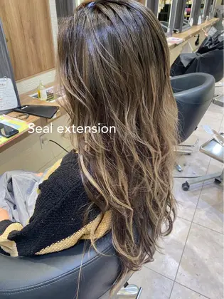 バレイヤージュ 元々全頭ブリーチを2回していて ブロンドだったカラーから リタッチが目立ちにくく Kenje横須賀中央所属 透明感カラー 宮地のヘア カタログ ミニモ