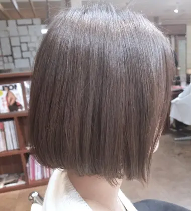 柔らかい質感のアッシュベージュカラーのボブスタイル 毛流 頭の形 髪質に合わせてカットしているので Bellavita 田宮店所属 安喜 祐也のヘアカタログ ミニモ