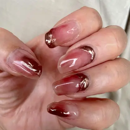 秋らしいカラーに金縁でアートな指先に Grand Truth 市川店所属 井上 みどりのネイルデザイン ミニモ