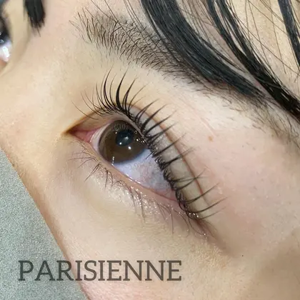パリジェンヌ 自まつ毛を自然に最大限まで長く見せる 次世代まつげパーマ Saloncleve サロンクレーヴ所属 保脇 小春のマツエクデザイン ミニモ