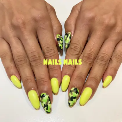 ジェルネイル 迷彩柄ネイル ネオンイエロー ネオン 迷彩 ネイル ファンキーなネオンカラーの迷彩柄 Nails Nails所属 Nailsnails Erikaのネイルデザイン ミニモ
