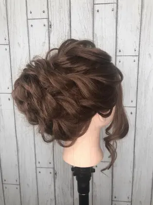 夜会巻き 21年夏人気の夜会巻きのヘアアレンジ 髪型カタログ ミニモ