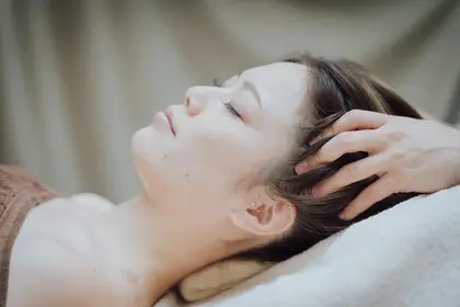 ドバイスパ ドライヘッドスパ 無水スパ 最高の眠り ヘアサロン Vivit 久宝寺店所属 秋田 翔子のエステ リラクカタログ ミニモ