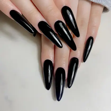 ロングなブラックかっこいいですね ネイルサロンwu Tang ウータン 所属 角田 亜也のネイルデザイン ミニモ