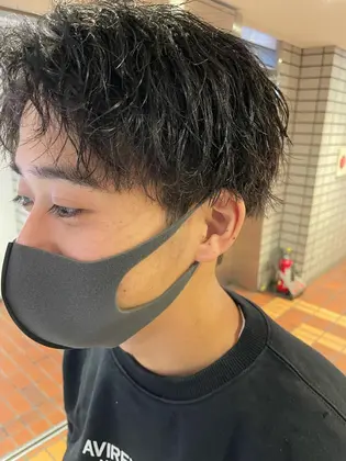 ツイストスパイラルパーマ ツヤのあるスタイリング剤で濡れ感がアップします Luck成城所属 Kaito Luck成城のヘアカタログ ミニモ