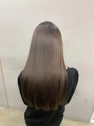 ベースの髪色が明るいと暗くしても普通とは違う透明感が出ます Nude所属 柔らか質感の髪に 成毛勇太のヘアカタログ ミニモ