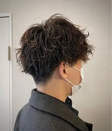 ミルキーシルバーベージュ Luxo By Afinar所属 メンズパーマ ガクトのヘアカタログ ミニモ