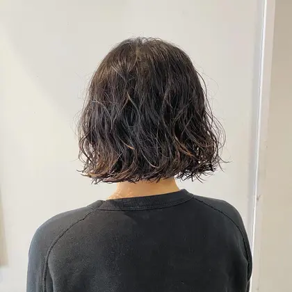 ミディアムパーマ 21年夏人気のミディアムパーマのヘアスタイル 髪型カタログ 61ページ目 ミニモ