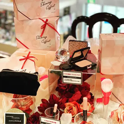 メナード シャイニングコフレ VIII 3点セット メナード シャイニングコフレ VIII 3点セット メナード