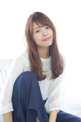 ナチュラルなストレートロングには内巻きで女性らしさプラスがgood 顔まわりのレイヤーで重すぎない質 Hair Resort Bouquet所属 佐藤 周子のヘアカタログ ミニモ