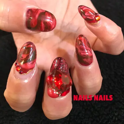 ジェルネイル 赤 マーブル 立体ビジュー盛り ネイル Nails Nails 大阪 なんば 日本 Nails Nails所属 Nailsnails Erikaのネイルデザイン ミニモ