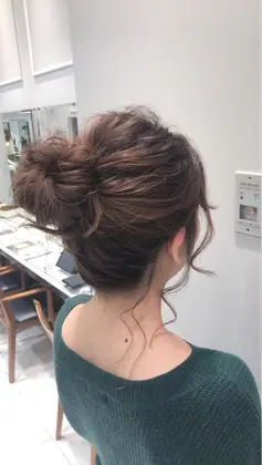 夜会巻き 22年秋人気の夜会巻きのヘアアレンジ 髪型カタログ 2ページ目 ミニモ