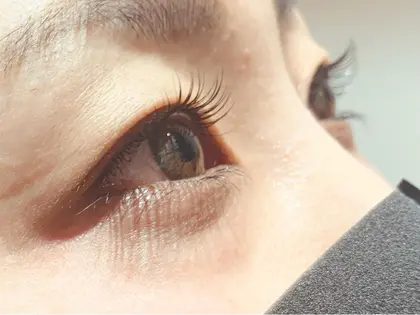 次世代まつ毛パーマ ラスティングカール 根元からカクっと立ち上げて毛先は真っ直ぐなデザイン 自 Eyelash Salon F所属 中村 彩香のマツエク デザイン ミニモ